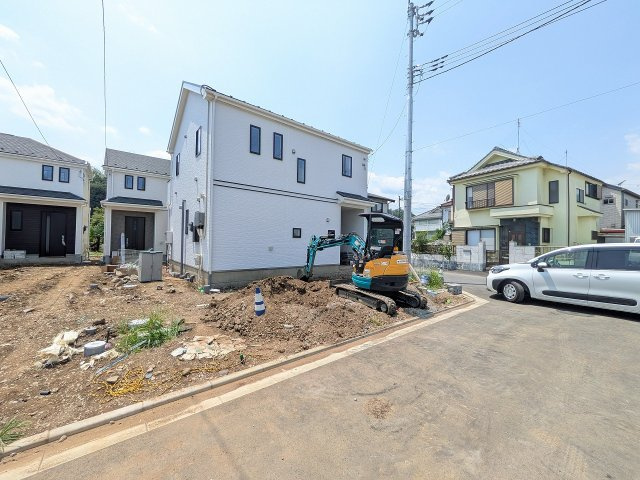 八王子市　弐分方町　新築一戸建て　１１期の前面道路含む現地写真|～北5ｍ・西5.25ｍ道路　角地につき陽当たり・風通しも良好です～