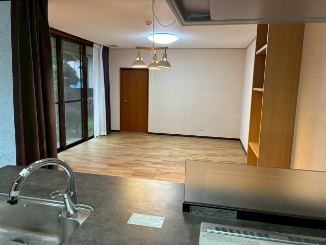 宇多津町岩屋　RC造5SLDKリフォーム戸建の居間・リビング|リフォーム前（2026.4）