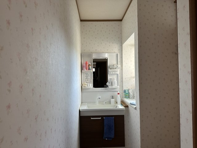 若葉台北　中古戸建の独立洗面台