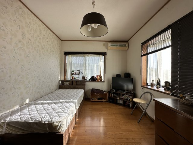 若葉台北　中古戸建の洋室