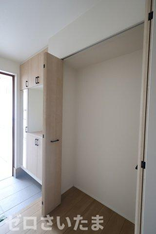 《仲介手数料無料》上尾市大字瓦葺2124新築一戸建てリナージュの玄関