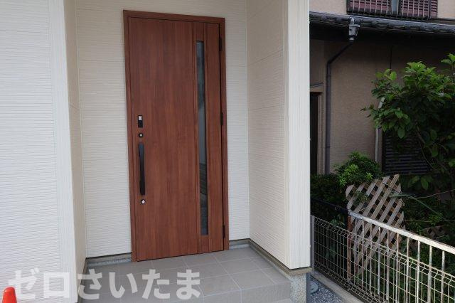 《仲介手数料無料》上尾市大字瓦葺2124新築一戸建てリナージュの玄関