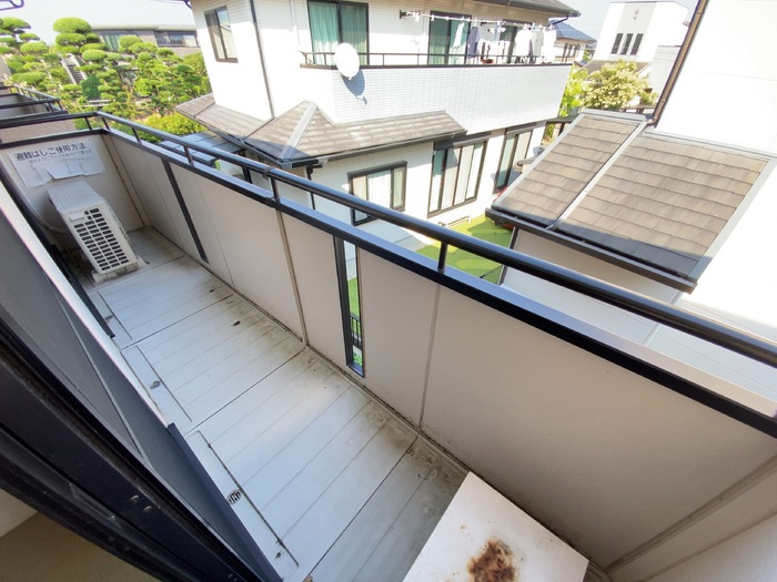 ヴィラクレスト B棟のバルコニー
