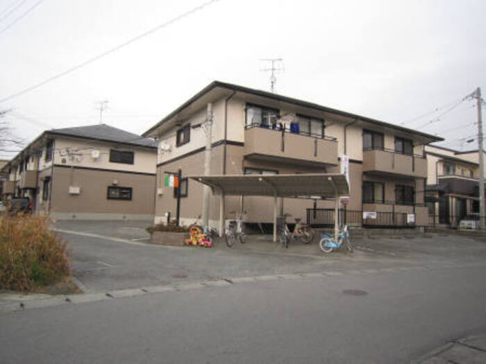 ヴィラクレスト B棟の外観