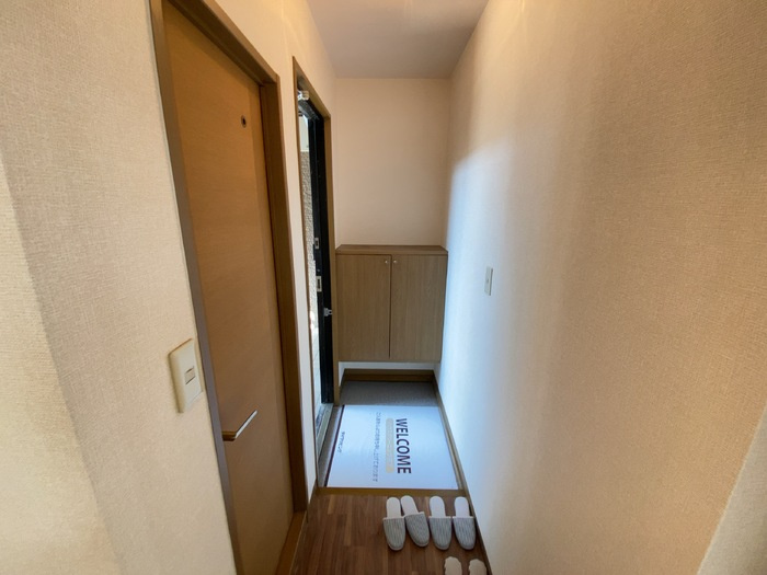 ヴィラクレスト B棟の玄関