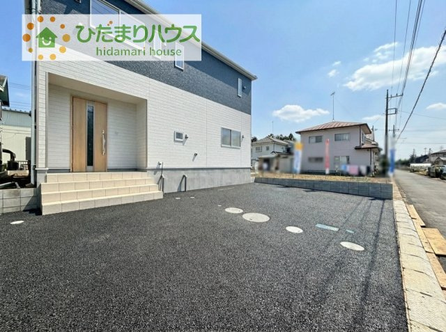 【駐車場】 | 下妻市高道祖第4　新築戸建　 | ゆったりとしたカースペースで、ファミリーカーや軽自動車もラクラク駐車出来ますね♪