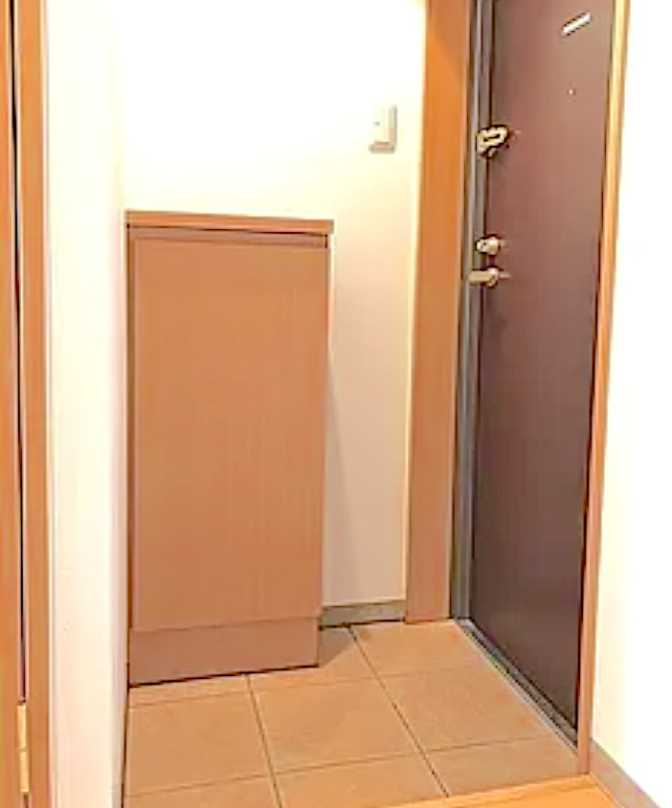 ペルレ世田谷　駅近　オートロック　南東角部屋の玄関