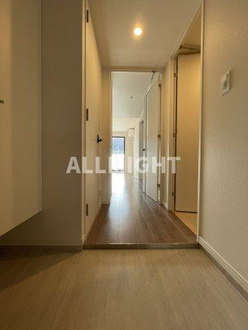 稲城市百村の賃貸マンションの玄関