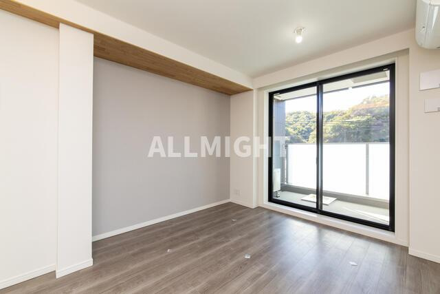 稲城市百村の賃貸マンションの居間・リビング