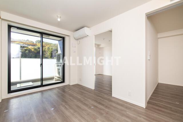 稲城市百村の賃貸マンションの居間・リビング