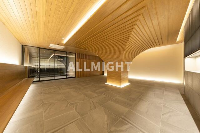 稲城市百村の賃貸マンションのエントランス