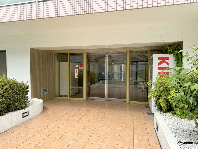 ロベリア弐番館　仲介手数料無料のエントランス