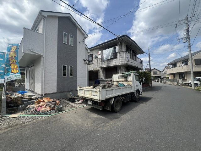 日野栄町3丁目の前面道路含む現地写真
