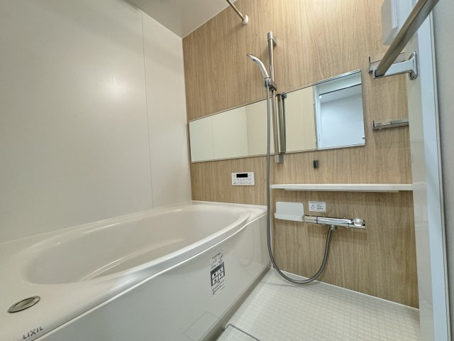 シャトー安城の浴室|落ち着いた空間のお風呂です