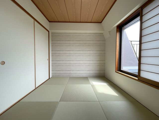 普通のマンションは嫌だ！って方は必見！！コレは文句なき希少のプレミアム住戸！室内に階段ある２階建てな、『コスモ横浜和田町ヒルズ』リフォームの和室|和室があれば客間としても活用できます