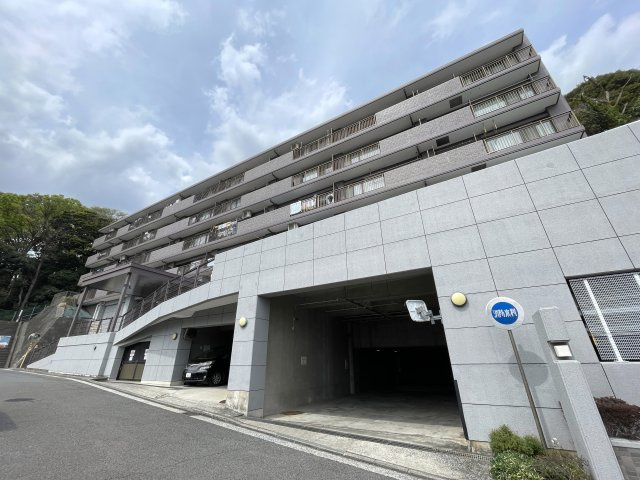 普通のマンションは嫌だ！って方は必見！！コレは文句なき希少のプレミアム住戸！室内に階段ある２階建てな、『コスモ横浜和田町ヒルズ』リフォームの外観|外観もきれいです