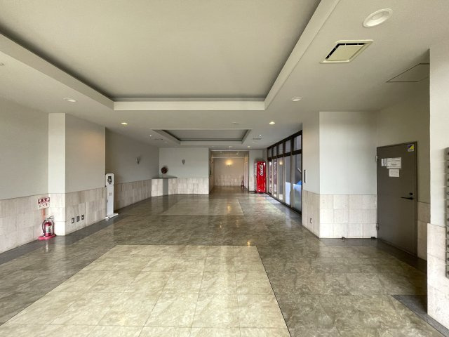 普通のマンションは嫌だ！って方は必見！！コレは文句なき希少のプレミアム住戸！室内に階段ある２階建てな、『コスモ横浜和田町ヒルズ』リフォームの駐車場