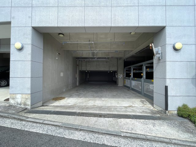 普通のマンションは嫌だ！って方は必見！！コレは文句なき希少のプレミアム住戸！室内に階段ある２階建てな、『コスモ横浜和田町ヒルズ』リフォームの駐車場|駐車場があるので、車を買う予定の方も安心です