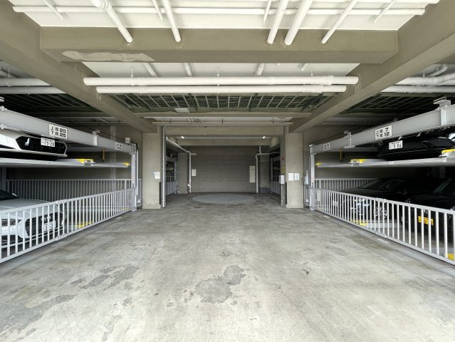 普通のマンションは嫌だ！って方は必見！！コレは文句なき希少のプレミアム住戸！室内に階段ある２階建てな、『コスモ横浜和田町ヒルズ』リフォームの駐車場|駐車スペースもあります