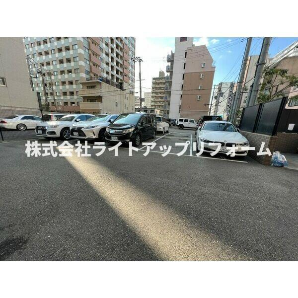 サムティグランツ神戸の駐車場