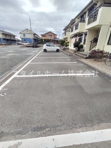 シャトーの駐車場