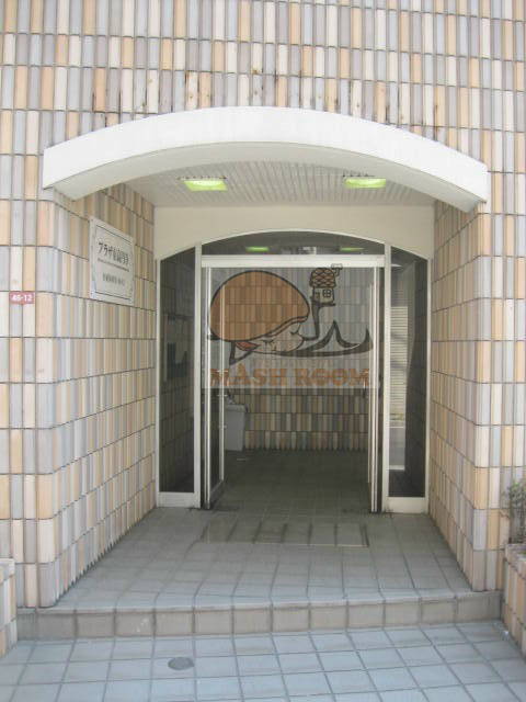 プラザ東高円寺のエントランス