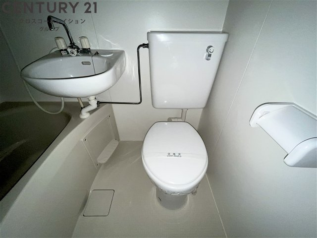 浴室内にトイレがあります！
