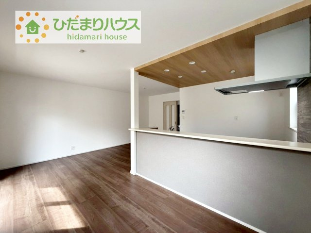 【居間・リビング】 | 我孫子市第3若松　新築戸建　2号棟 | 早くお仕事終わらせて、家に帰りたくなるようなリビングです(^^♪