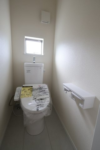 《仲介手数料無料》上尾市緑丘４丁目10-8新築一戸建てハートフルタウンのトイレ|2階