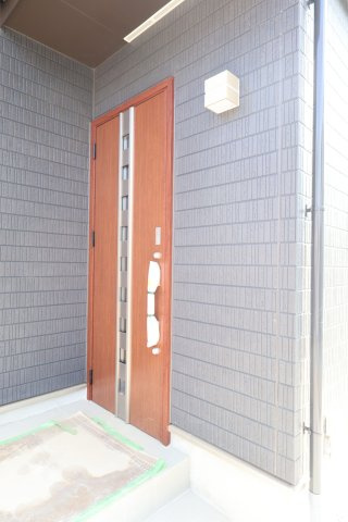 《仲介手数料無料》上尾市緑丘４丁目10-8新築一戸建てハートフルタウンの玄関