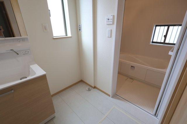 《仲介手数料無料》上尾市緑丘４丁目10-8新築一戸建てハートフルタウンのランドリースペース