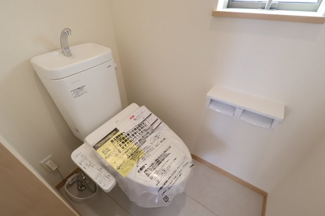 《仲介手数料無料》上尾市緑丘４丁目10-8新築一戸建てハートフルタウンのトイレ|2階