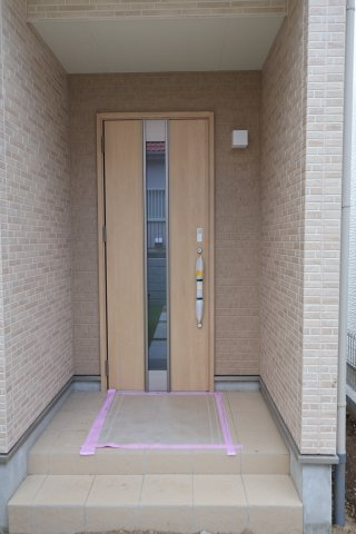《仲介手数料無料》上尾市緑丘４丁目10-8新築一戸建てハートフルタウンの玄関