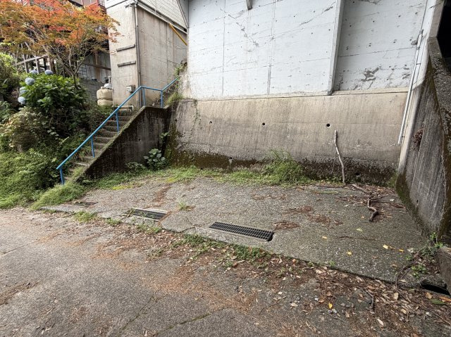 伊東市静海荘　賃貸住宅の駐車場
