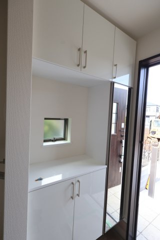 《仲介手数料無料》上尾市緑丘４丁目10-8新築一戸建てハートフルタウンの玄関