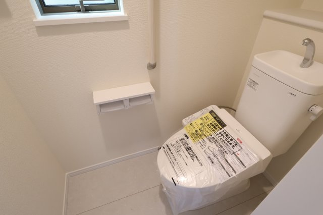 《仲介手数料無料》上尾市緑丘４丁目10-8新築一戸建てハートフルタウンのトイレ|1階