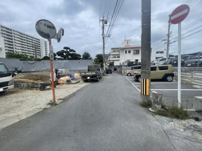 【前面道路含む現地写真】 | 宜野湾市大謝名1丁目（全2棟） | ※南東側4m～4.4m♪