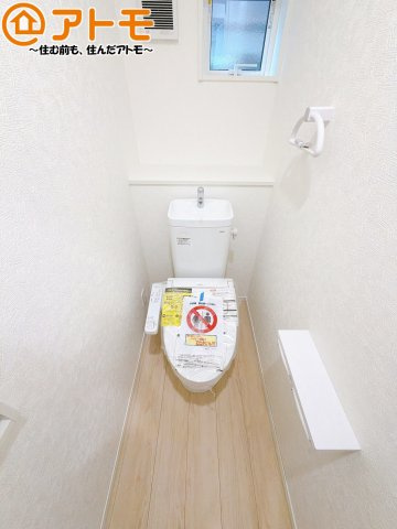 【トイレ】 | 清水区蜂ヶ谷第7　新築戸建　2号棟 | 窓もあって換気もしっかりできる清潔感のあるトイレです♪