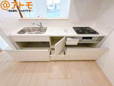 【キッチン】 | 清水区蜂ヶ谷第7　新築戸建　2号棟 | 大容量システムキッチン♪お料理スペースやシンク広々！毎日の家事をしっかりサポート♪