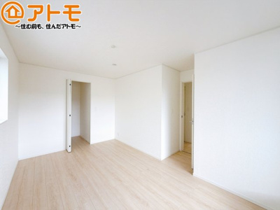 【寝室】 | 清水区蜂ヶ谷第7　新築戸建　1号棟 | 収納スペースもしっかり確保したお部屋は、収納家具の数も減らせるのでお部屋を広く使えます！