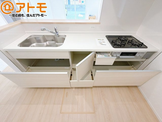 【キッチン】 | 清水区蜂ヶ谷第7　新築戸建　1号棟 | 大容量システムキッチン♪お料理スペースやシンク広々！毎日の家事をしっかりサポート♪