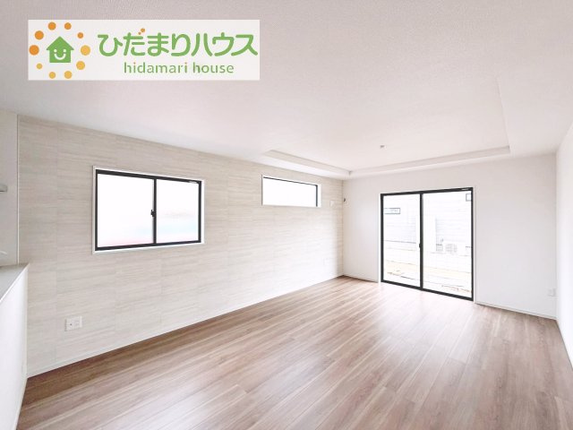 【居間・リビング】 | 土浦市木田余1期　新築戸建　4号棟 | 南向きのリビングではぽかぽかの日差しが感じられます☆彡