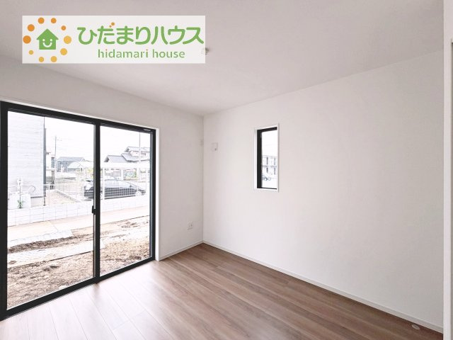 【洋室】 | 土浦市木田余1期　新築戸建　4号棟 | お掃除しやすく、清潔感を保てるのでダニも発生しにくいフローリング♪