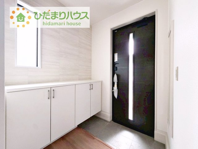 【玄関】 | 土浦市木田余1期　新築戸建　4号棟 | 家族の靴をたっぷり収納！大型シューズクローゼット付き(^^♪