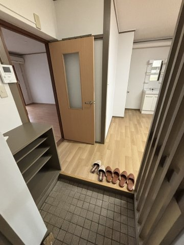 天神ウエノビルの玄関