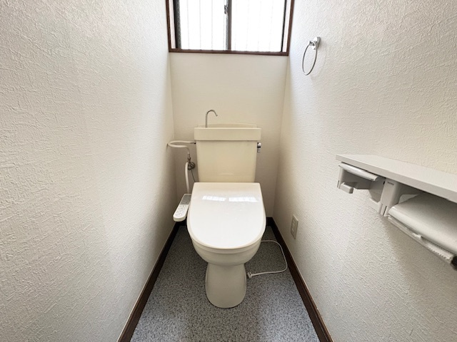 綾瀬市寺尾台　中古戸建　全１棟のトイレ|１階のトイレ