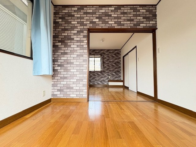 綾瀬市寺尾台　中古戸建　全１棟の洋室|明るい洋室です