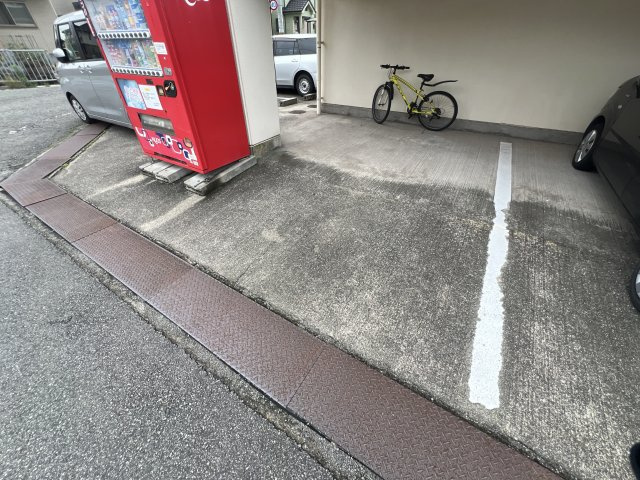 ロッキーコート広畑の駐車場