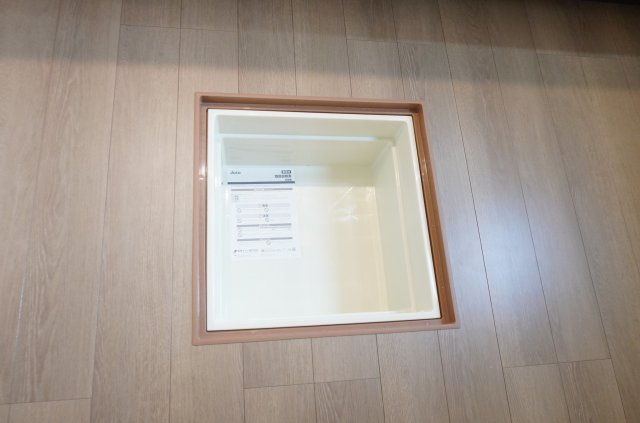 草加市清門3丁目 新築分譲住宅 全3棟 C号棟のキッチン|床下収納
