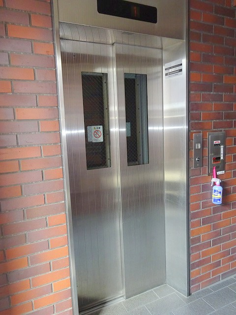 ライオンズマンション三郷早稲田公園のその他共用部分|エレベーター付きです。